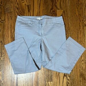 Elaine Rose cropped khaki in light grey/periwinkle
Size 6
